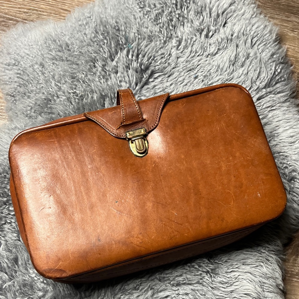 Classic Men’s Genuine Leather Travel Case in Brown